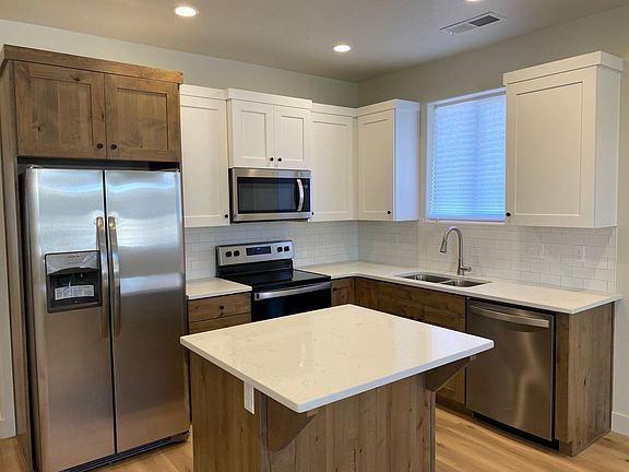 3rd image of 3942 S Bedford Pl #D