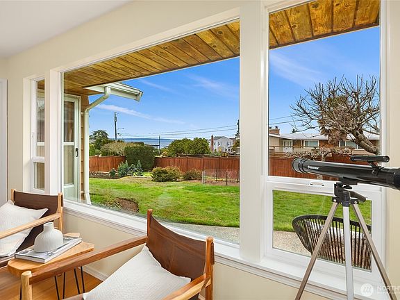 3rd image of 817 Puget Way