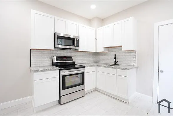 3 bed, 1136 sqft, $1,990 — Photo 3