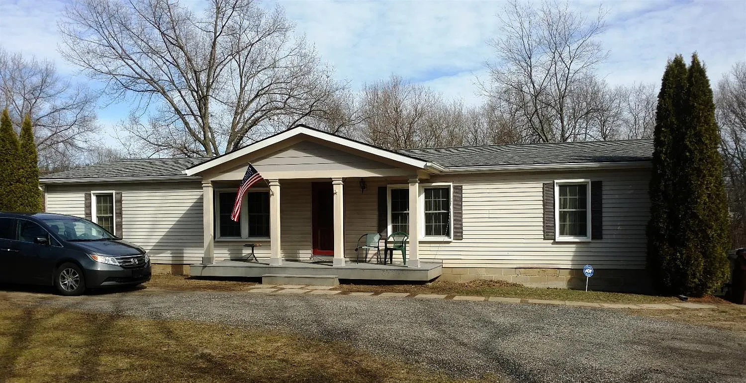 1054 Willis Rd photo 1