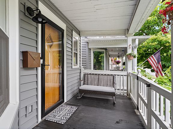 2nd image of 2241 W Foster Ave