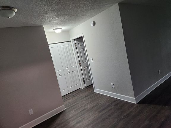 4th image of 2560 Woodgate Blvd