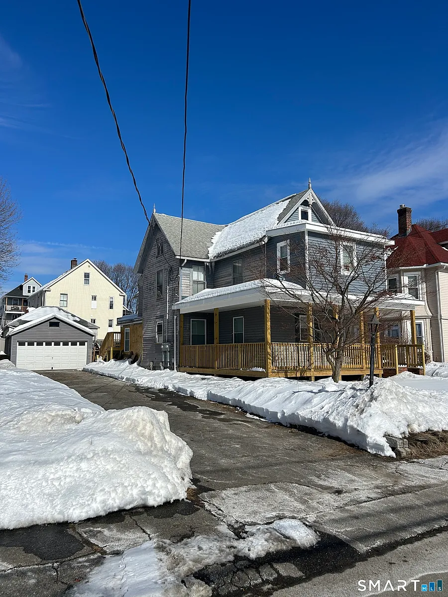 Building Photo - 54 Forest St #2