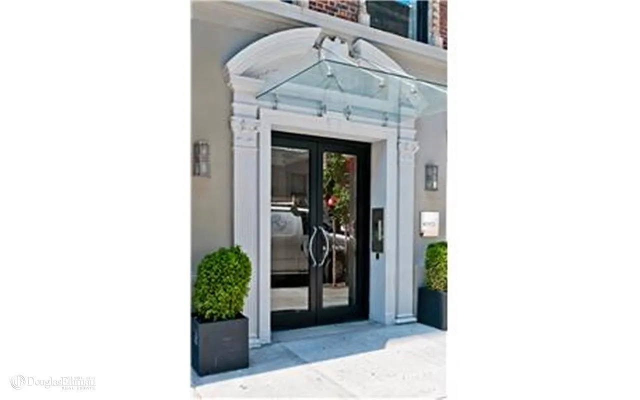 40 W 55th St APT 3B photo 1