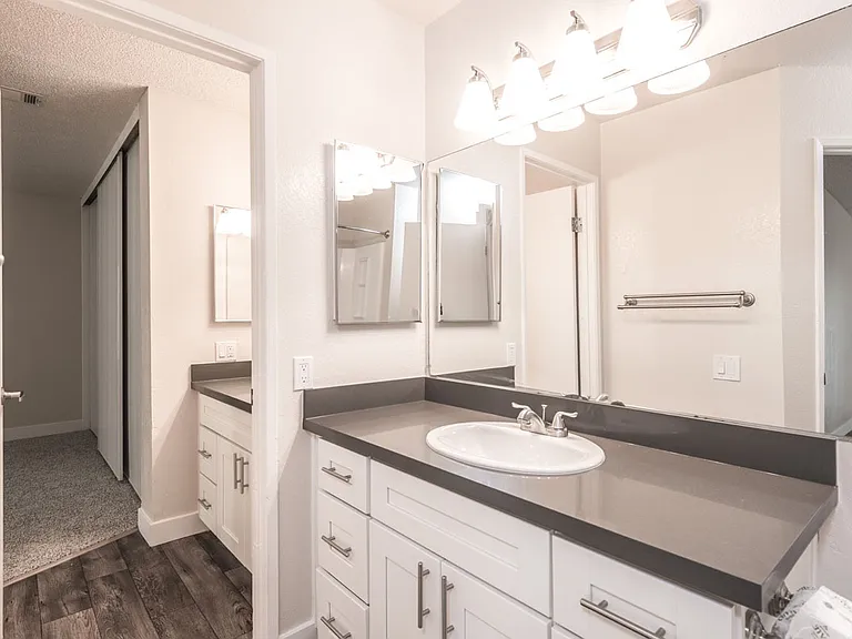 Crossbrook Apartments — Photo 15