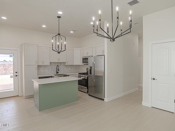 5th image of 102 Monticello St