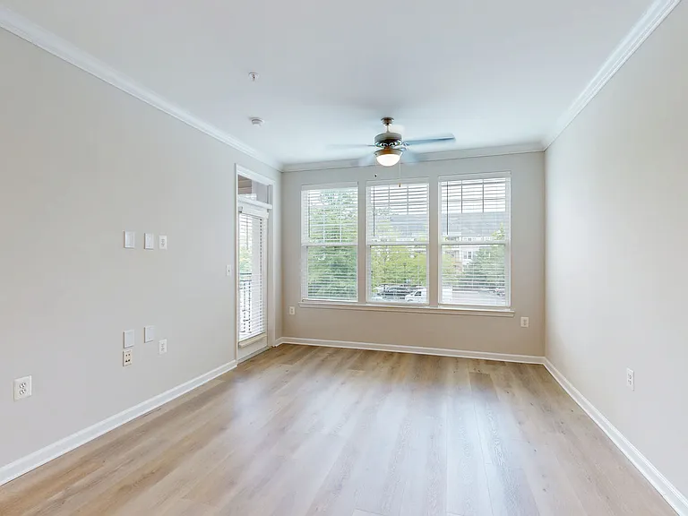Signal Hill Apartment Homes — Photo 48