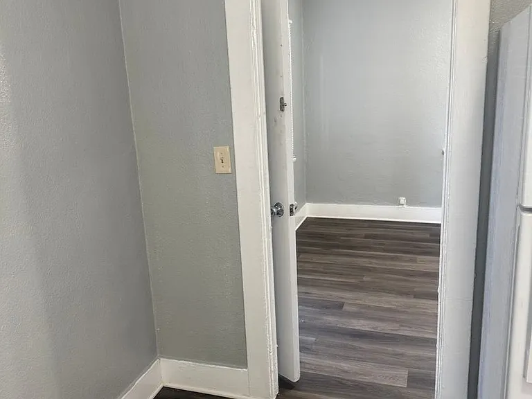 142 W Valencia Dr — Photo 6