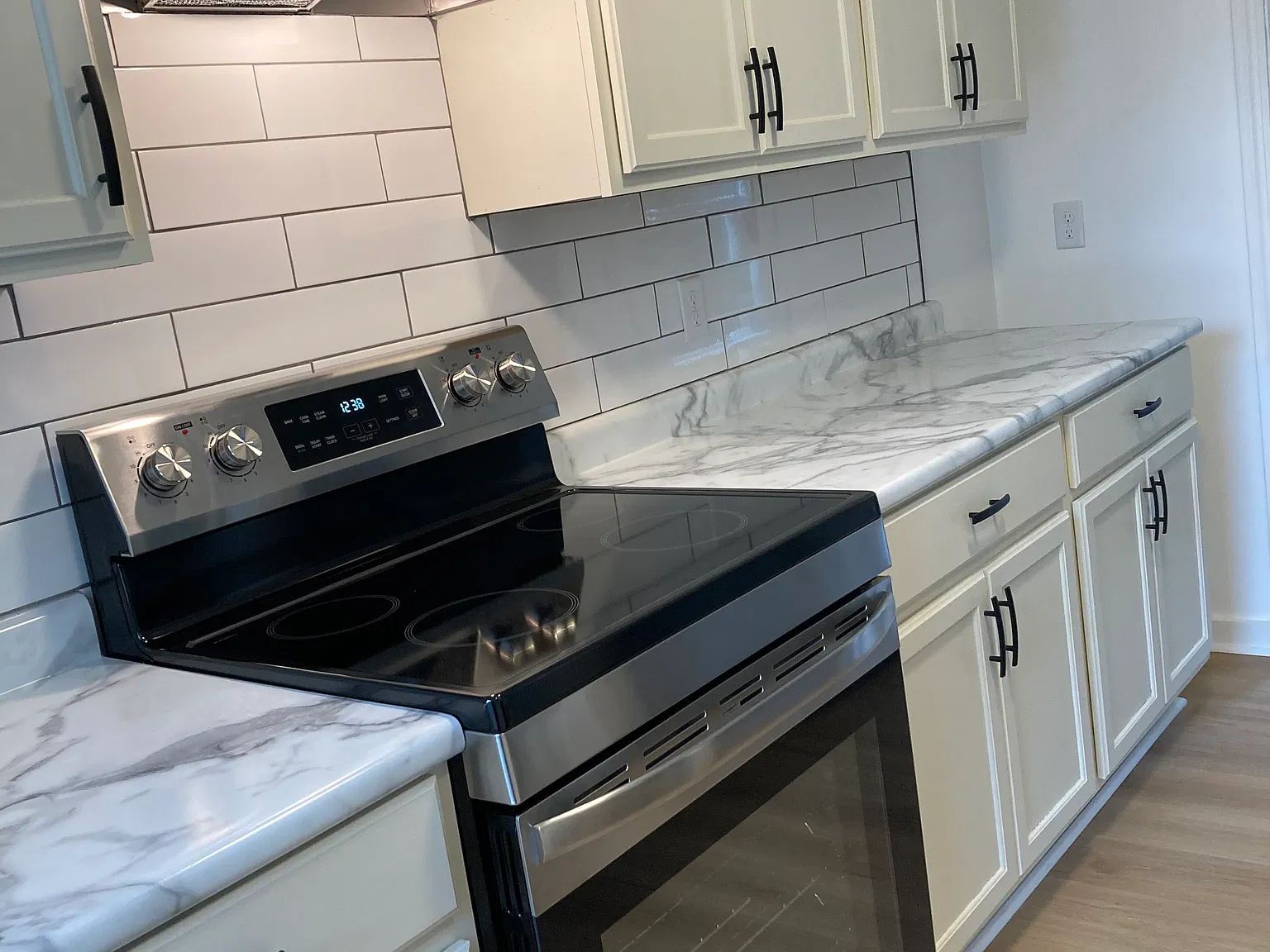 Eaglewood Dr, Willoughby — Photo 2