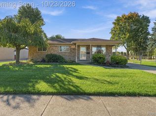 4906 Fairmont Ct, Sterling Heights, MI 48310