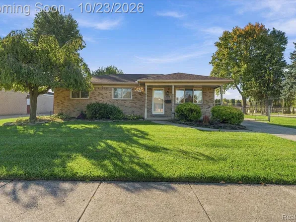 4906 Fairmont Ct, Sterling Heights, MI 48310