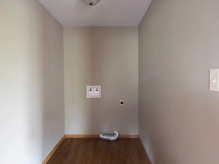 1017 E Benton St — Photo 8