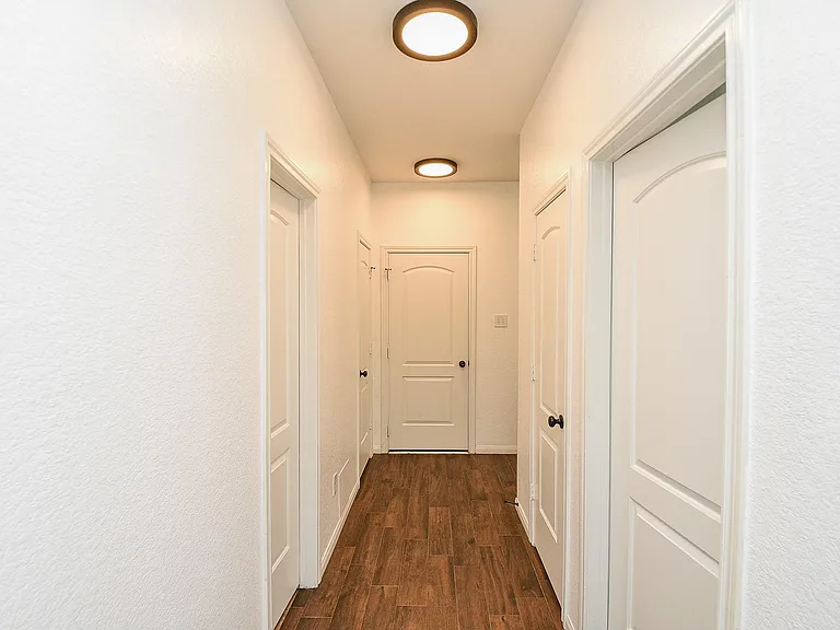 18 Cheswood Manor Dr — Photo 9