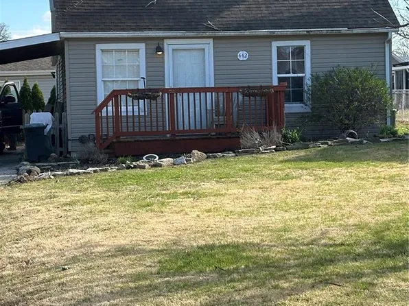 442 Pershing Ave, Wood River, IL 62095