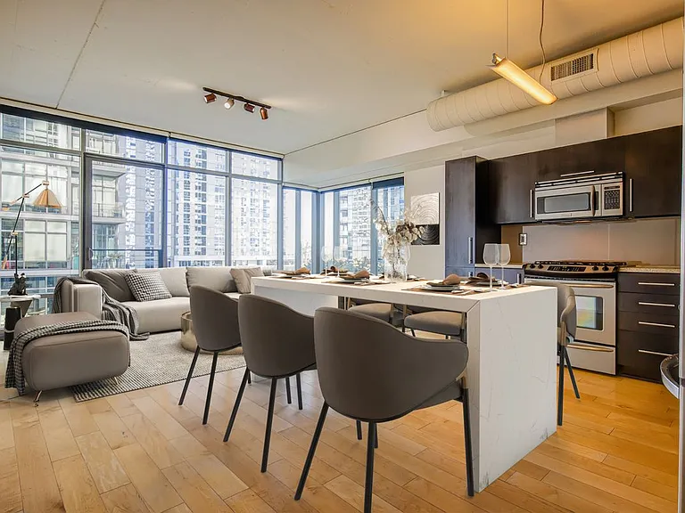 1100 S Hope St #803 — Photo 2