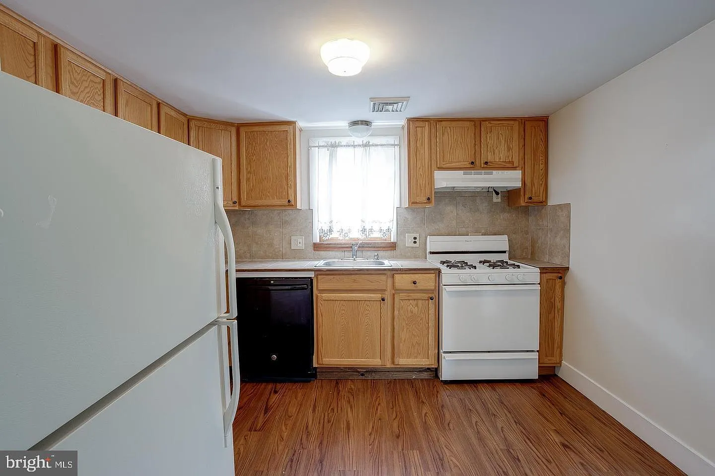 2 bed, 2742 sqft, $1,950 — Photo 3