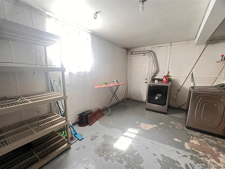 12-14 Utopia Pkwy — Photo 12
