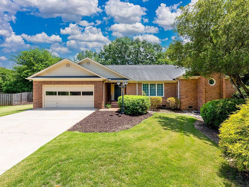 1st image of 208 Yellow Poplar Ct