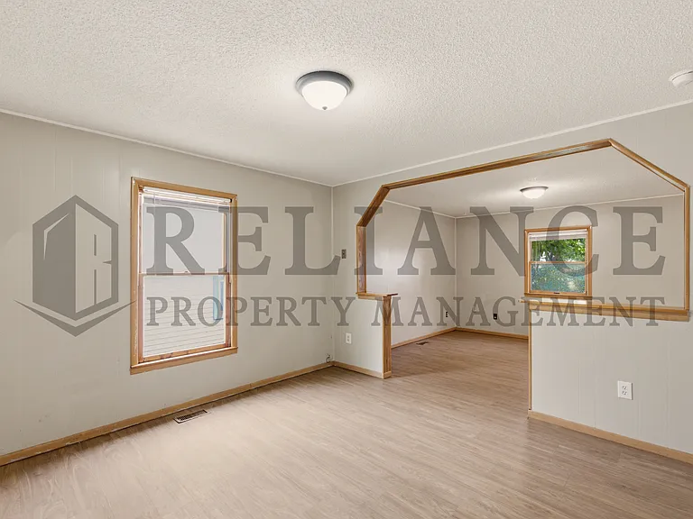 1028 W Munnell Ave — Photo 9