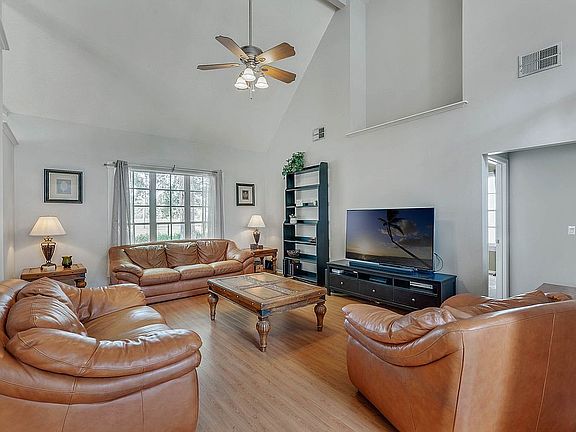 4th image of 1009 Megan Lynn Ct
