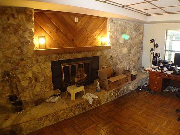 2nd image of 2735 Maxwell Dr
