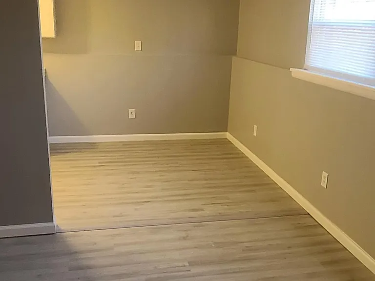 100 Sanders Ct #4 — Photo 9