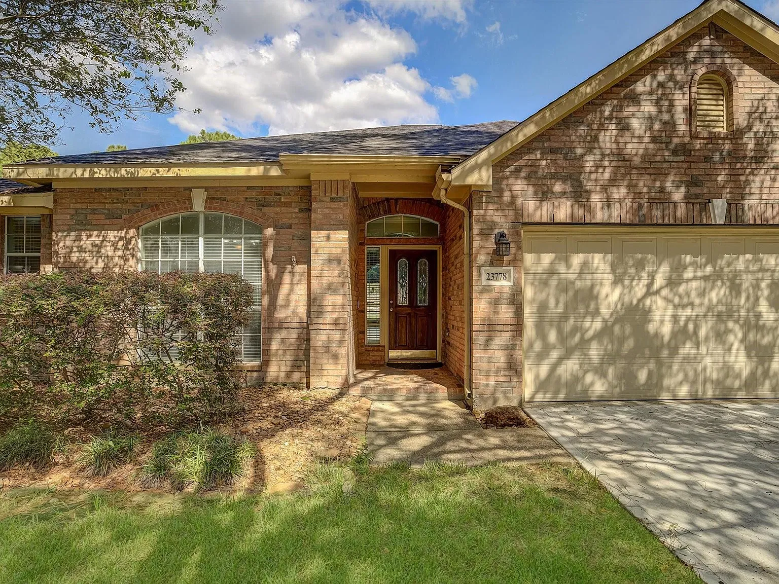 3 bed, 2.0 bath, 2132 sqft, $2,350 — Photo 4