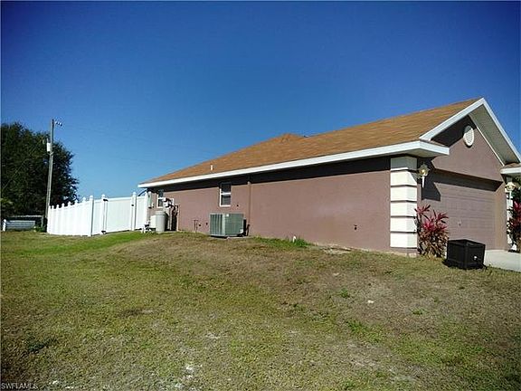 3rd image of 2606 NE 3rd Ave