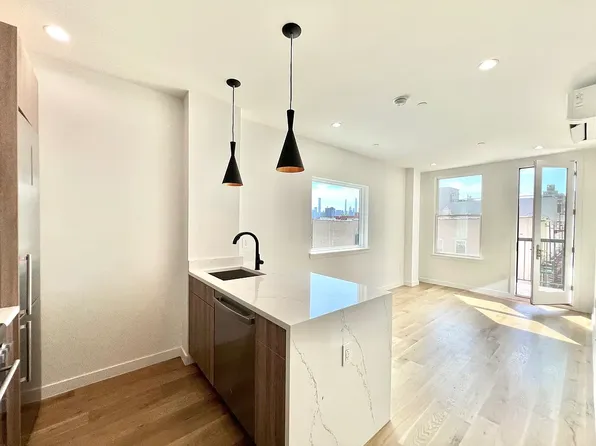 27-10 Crescent Street image 1 of 14