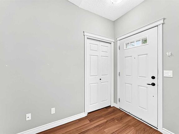 5th image of 201 S Sunvale Cres NE