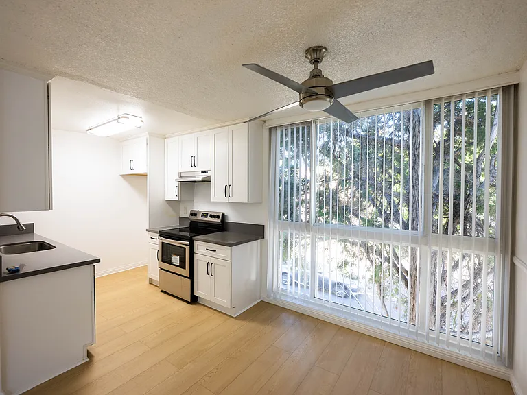 13059 Oxnard St #209 — Photo 1