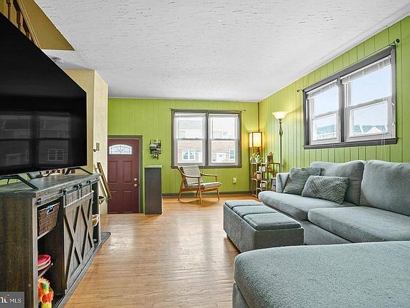 2nd image of 346 Mary St