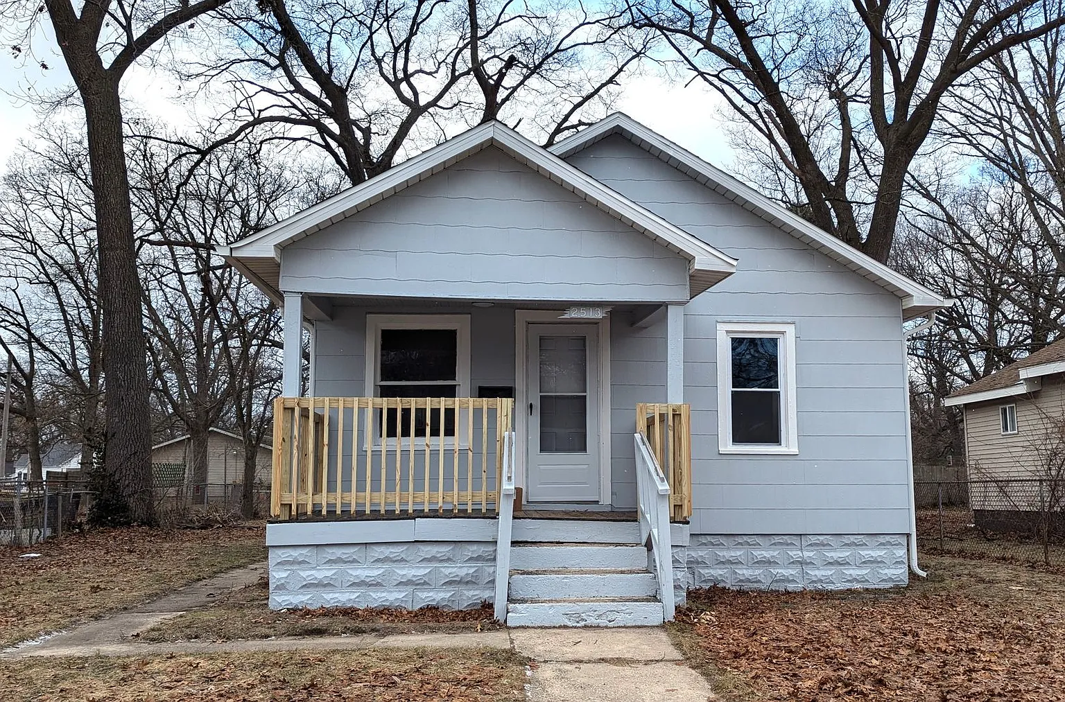 2513 Howden St photo 1