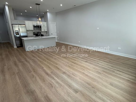 2nd image of 5071 N Northwest Hwy #102