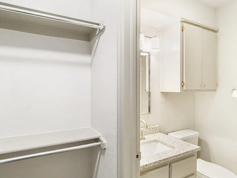 1000 Rambling Oaks Dr #6 — Photo 17