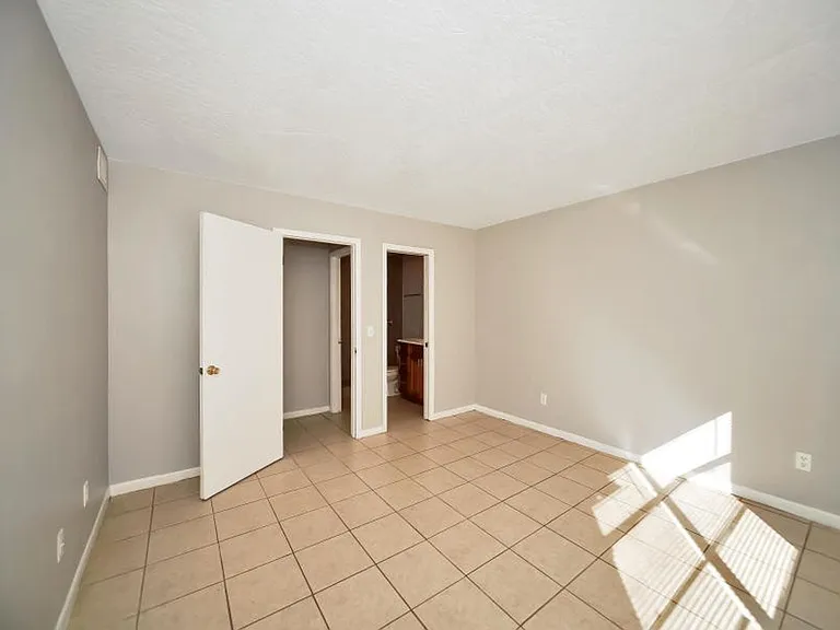 1914 Agora Cir SE #106 — Photo 6