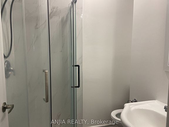 5th image of 58 Kitchener Rd #2