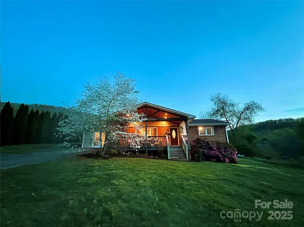 11 Chaz Ln, Candler, NC 28715