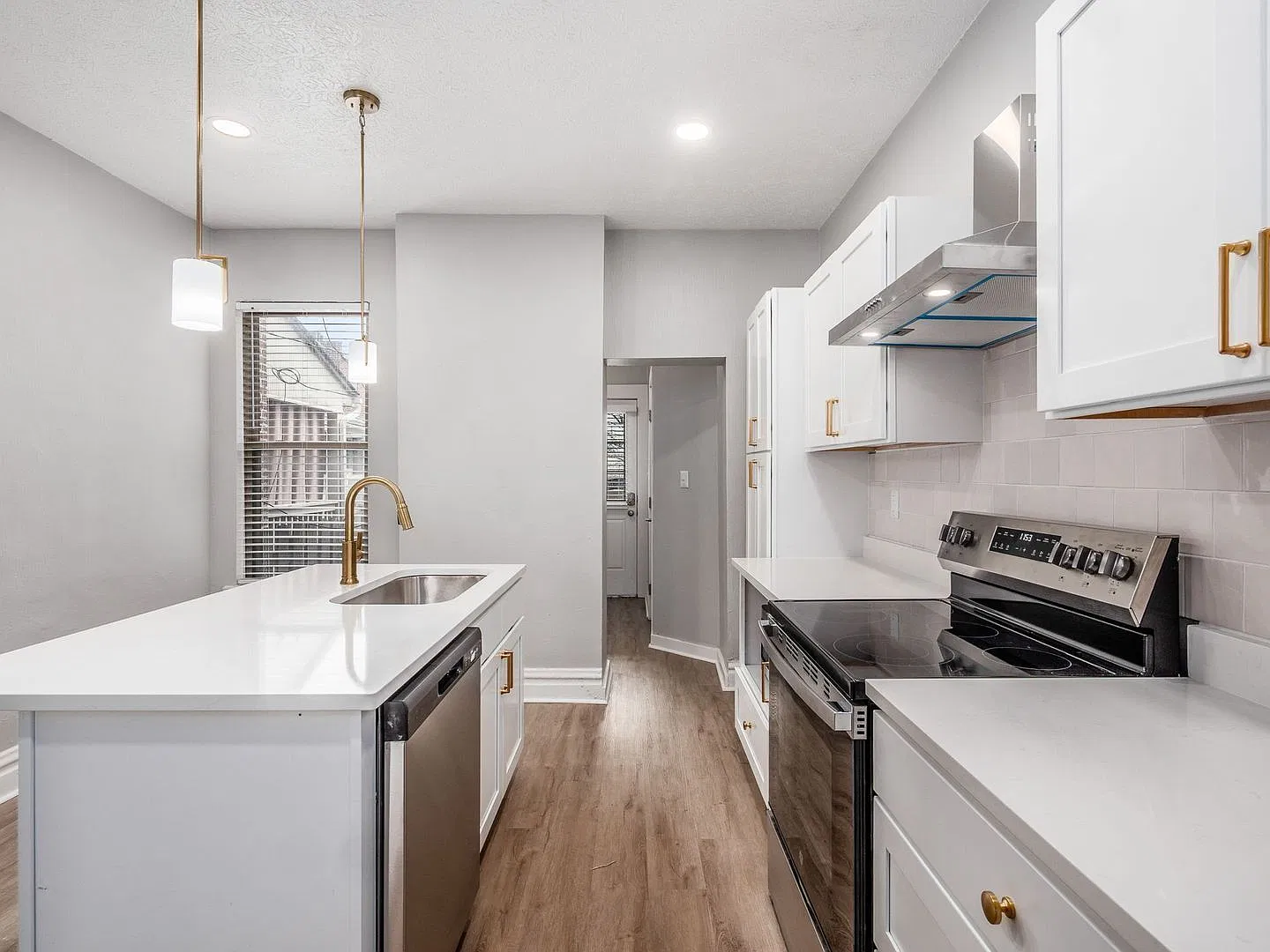 2 bed, 1.5 bath, $1,595 — Photo 3
