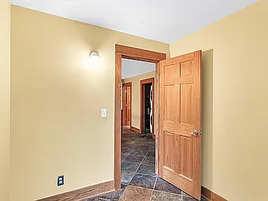 506 S Poplar St — Photo 25