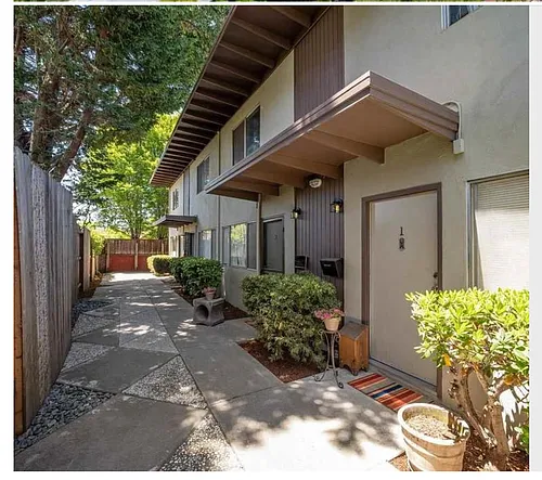 3028 Deakin St #4 Photo 1 3028 Deakin St #4 Photo 1