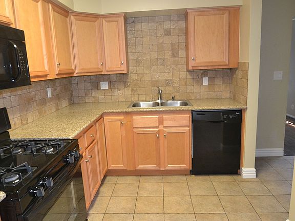 5th image of 14211 Lanark St