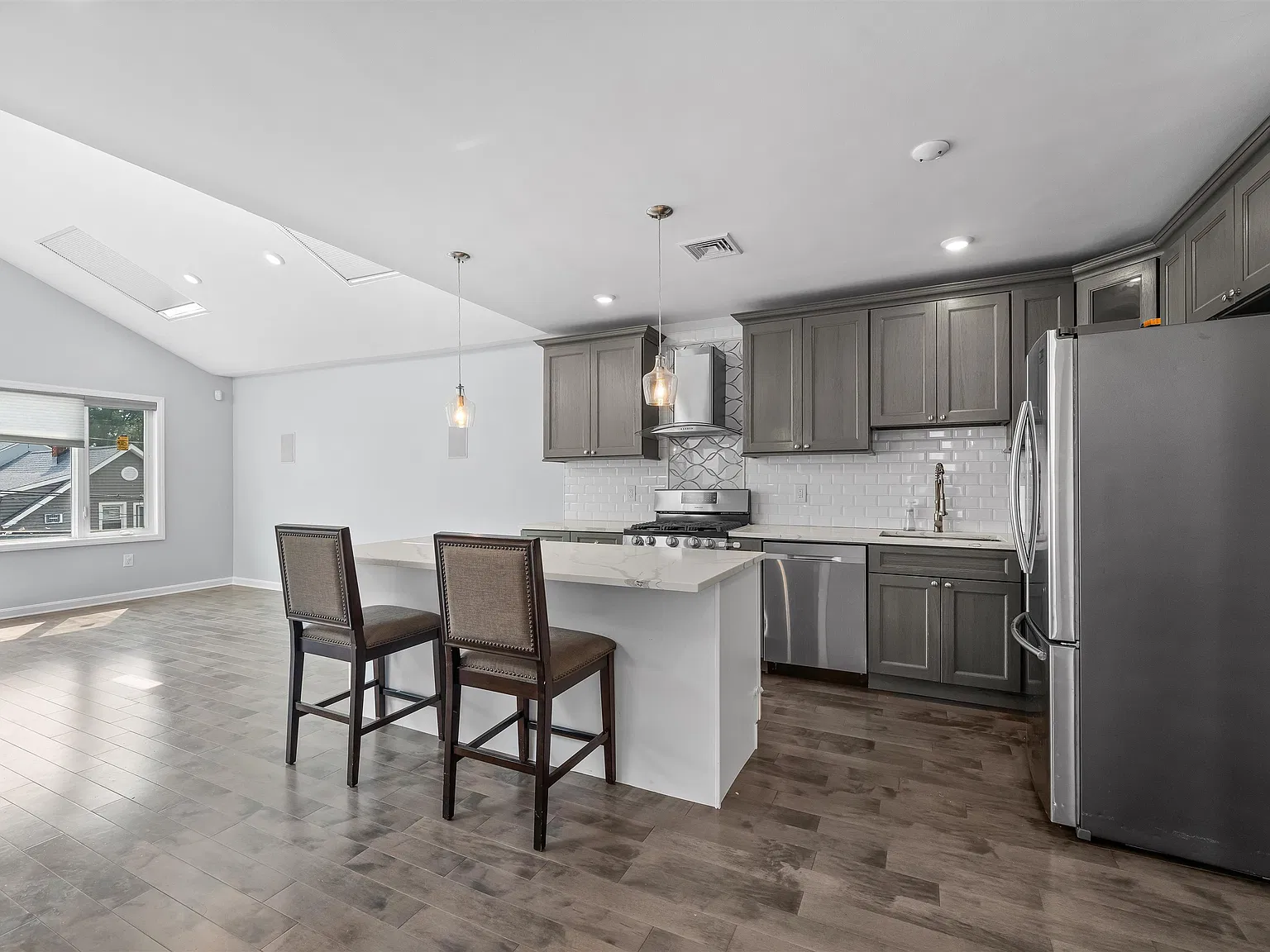 3 bed, 2.0 bath, $3,050 — Photo 4