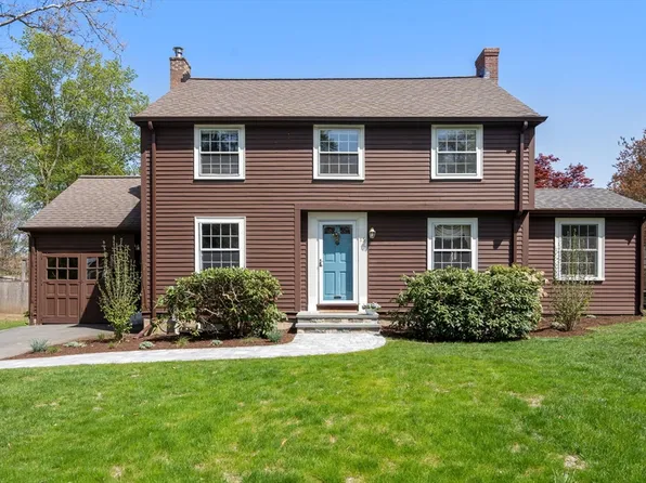 15 Lafayette Cir, Wellesley, MA 02482