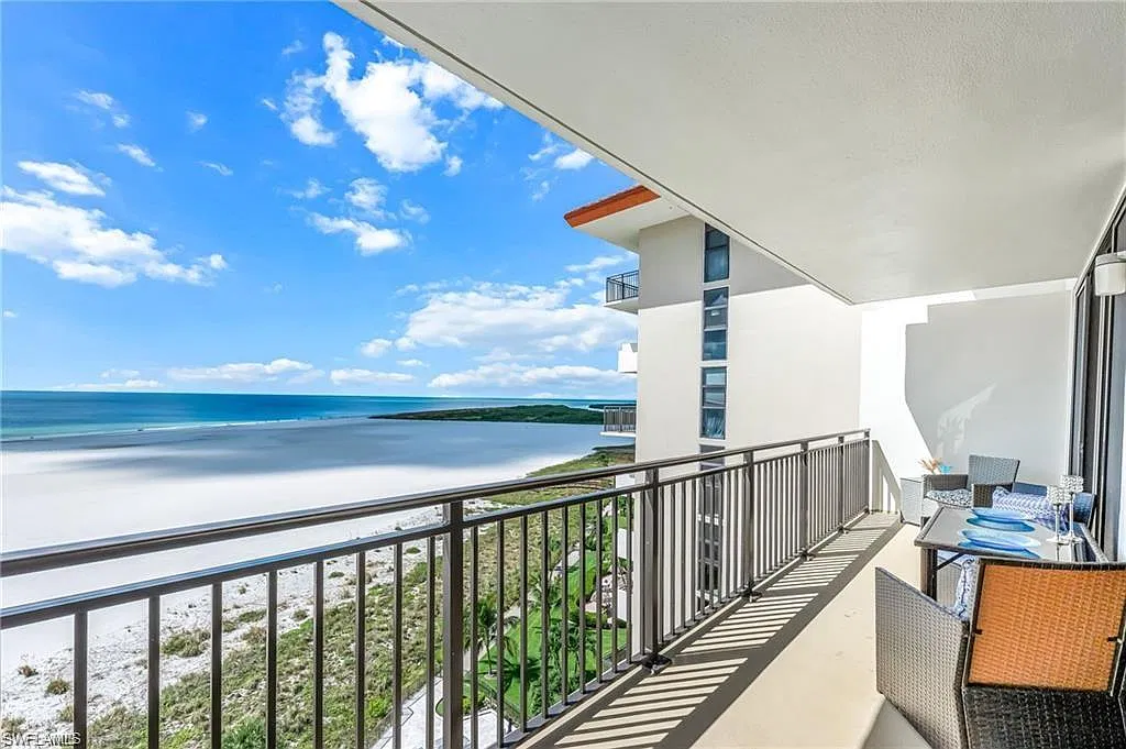 180 Seaview Ct — Photo 2