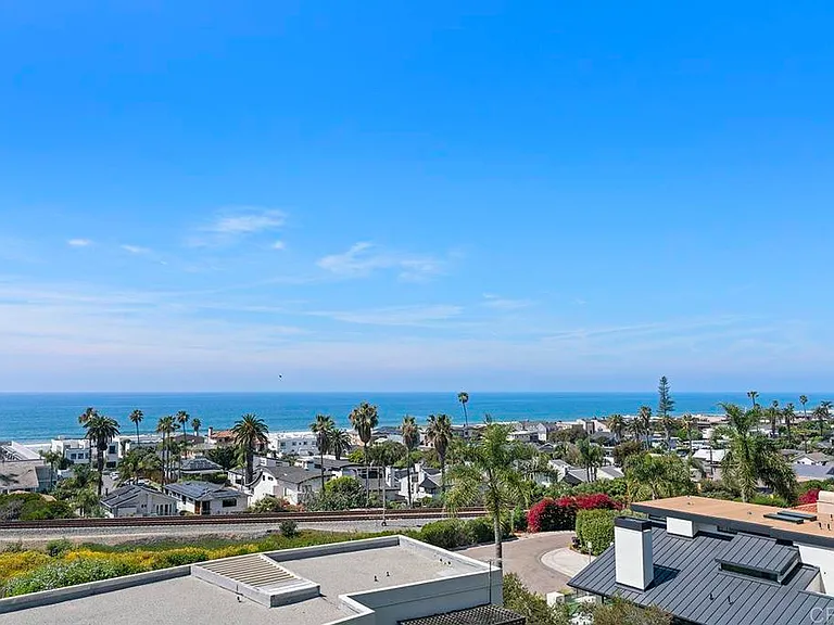 1654 Camino Del Mar #UPPER — Photo 47