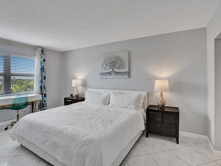 401 Golden Isles Dr #705 — Photo 30