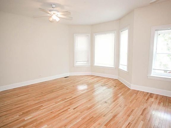 2nd image of 3820 N Sheffield Ave #1F