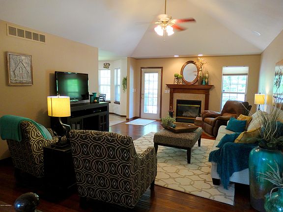 3rd image of 5011 Lucia Dr