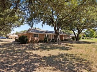 1236 Crestwood Dr, Cleburne, TX 76033